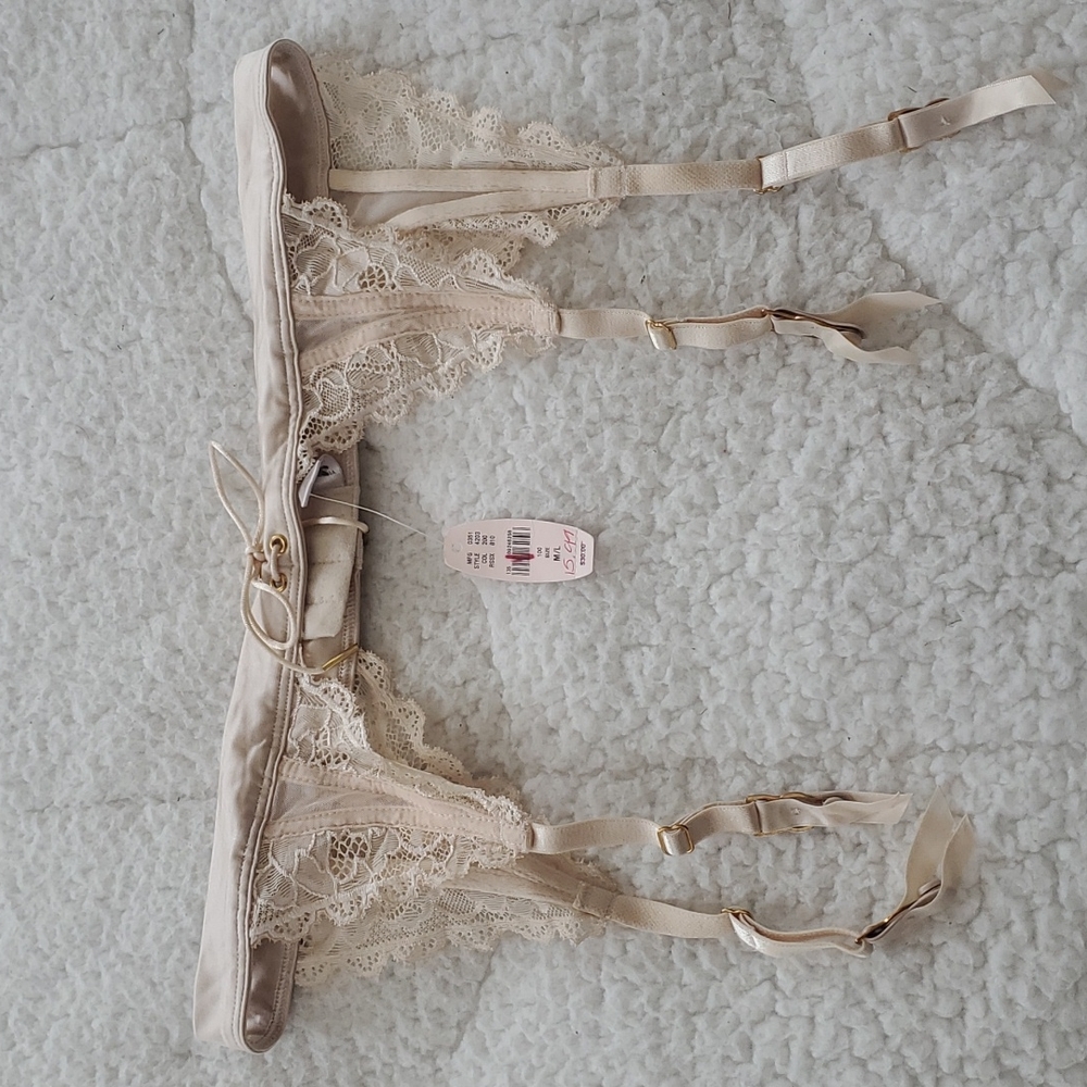Victoria's Secret Beige/Cream Garter Belt Bundle - Picture 14 of 17